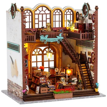 Миниатюрна дървена куклена къща 