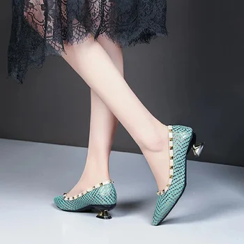 Дамски Модни Мила Лека Приятна Зелена Обувки на висок ток с нитове, Дамски Ежедневни черни обувки за парти Zapatos De Mujer G1059